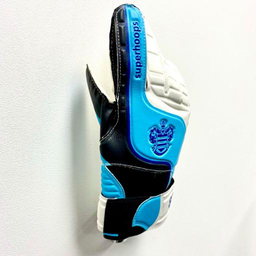 Goalkeeper-Glove-Wall-Holder-2.jpg